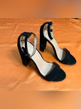 Glaze Black Suede Ankle Strap Block Heels size 5 1/ 2, 4in heel. Preowned